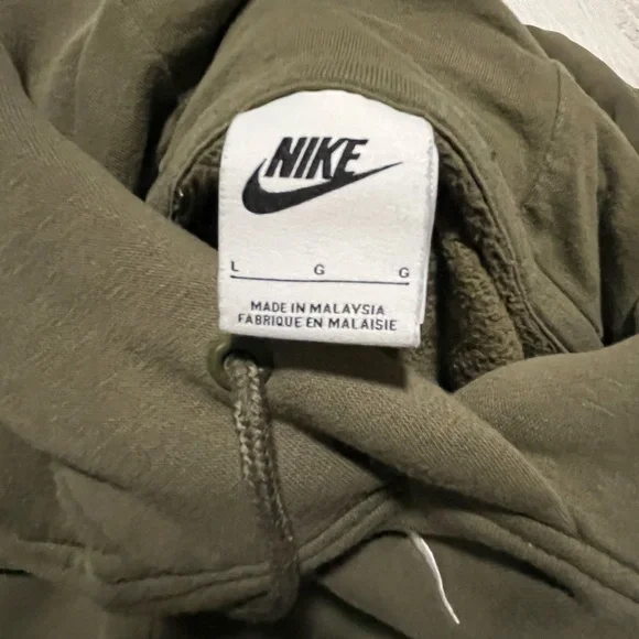 Vintage Nike Men's Khaki Green Pullover Hoodie - Picture 2 of 2